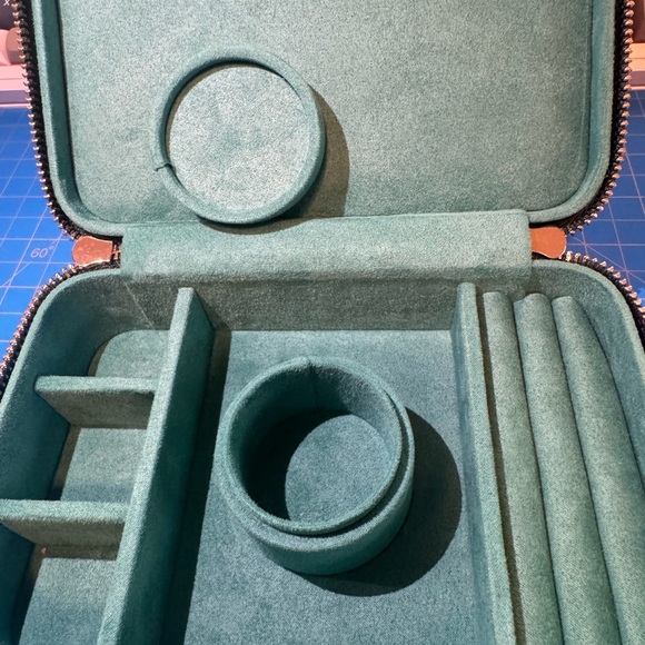 WOLF Sophia Travel Zip Case - Picture 2 of 6